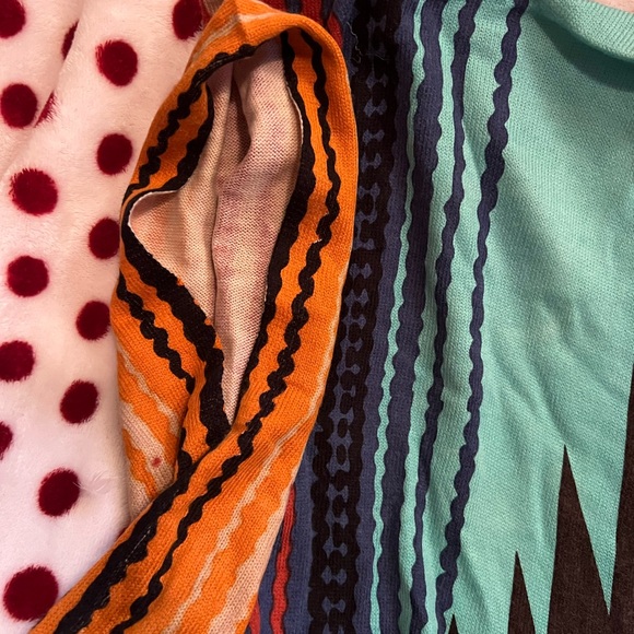 Colorful Geometric Patterned Shawl - Picture 5 of 6